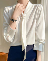 Blouse en Soie Col Détail Nœud À L'avant en V