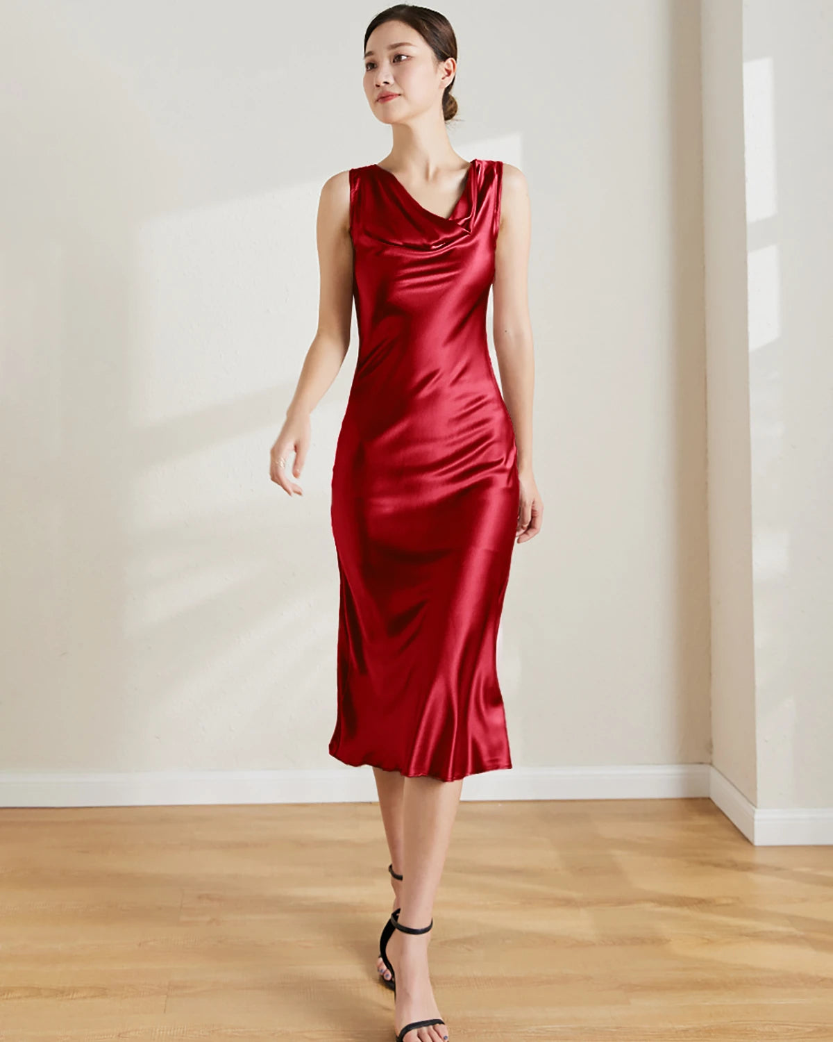 Robe en soie vintage, coupe midi et sans manches