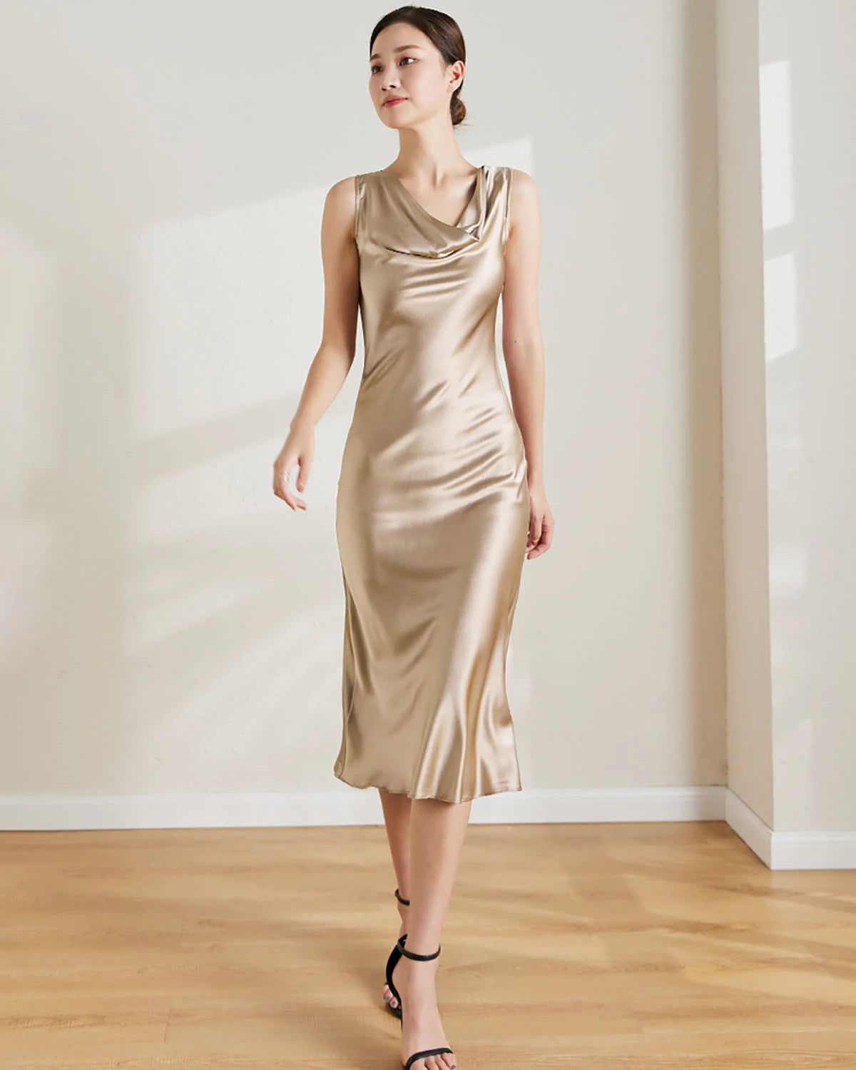 Robe en soie vintage, coupe midi et sans manches