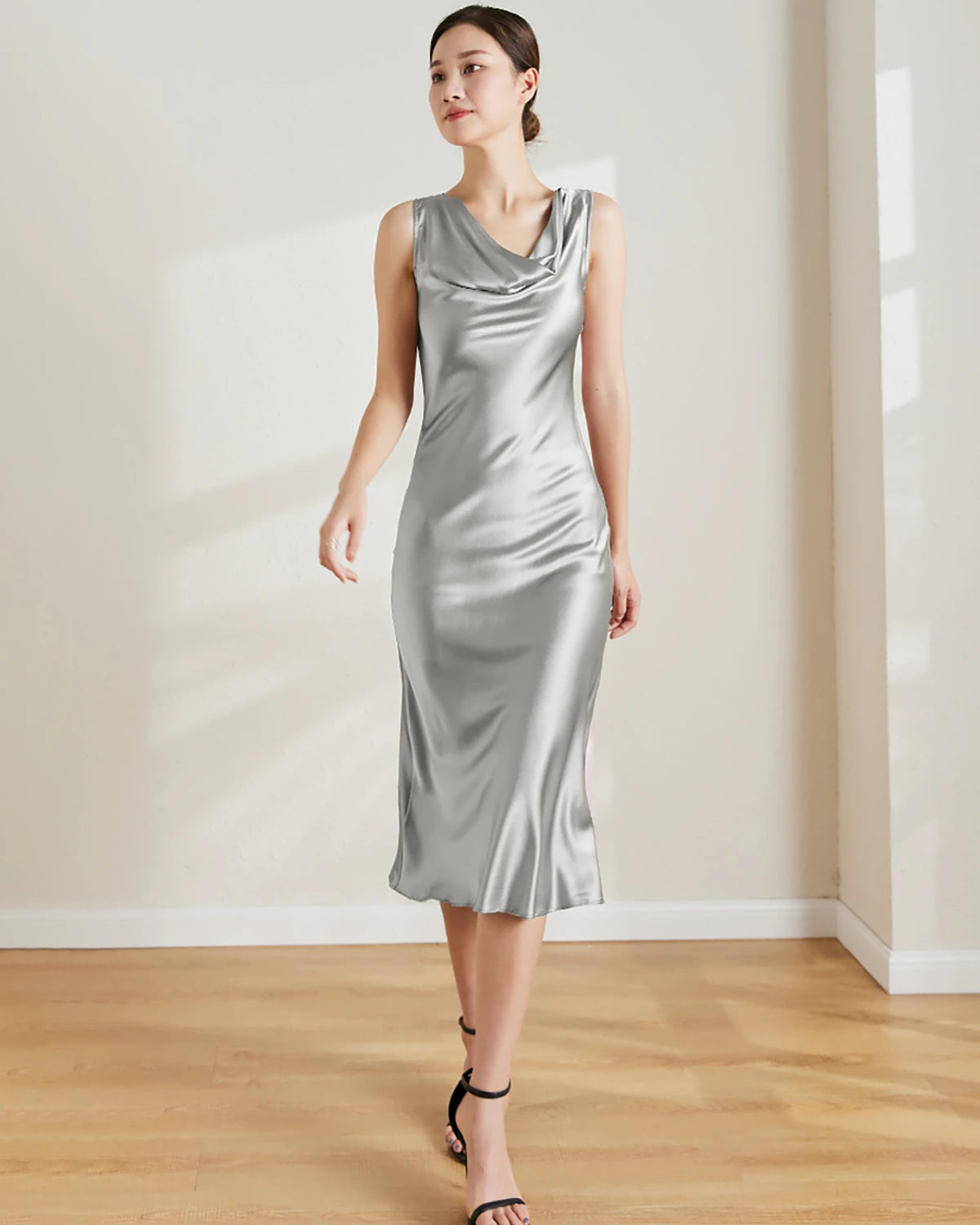 Robe en soie vintage, coupe midi et sans manches