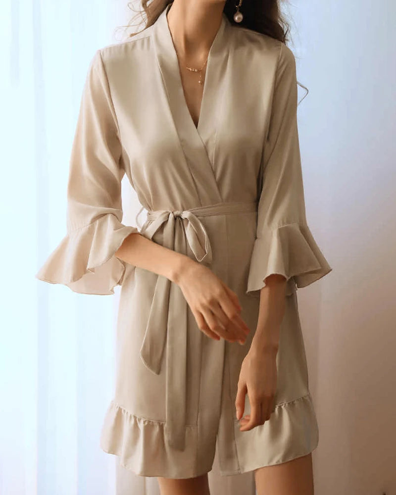 Robe de chambre courte en soie lavable avec détails à volants