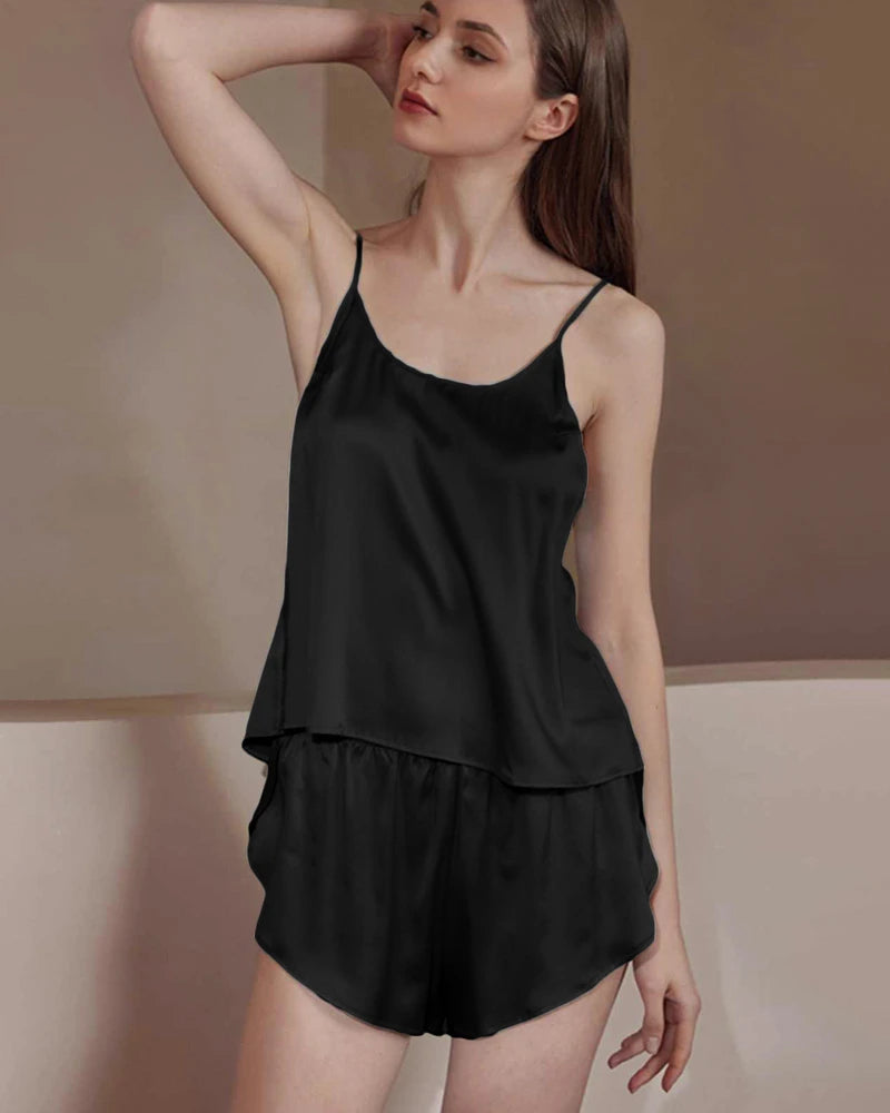 Ensemble Pyjama Court en Soie avec Top Camisole à Fente Arrière