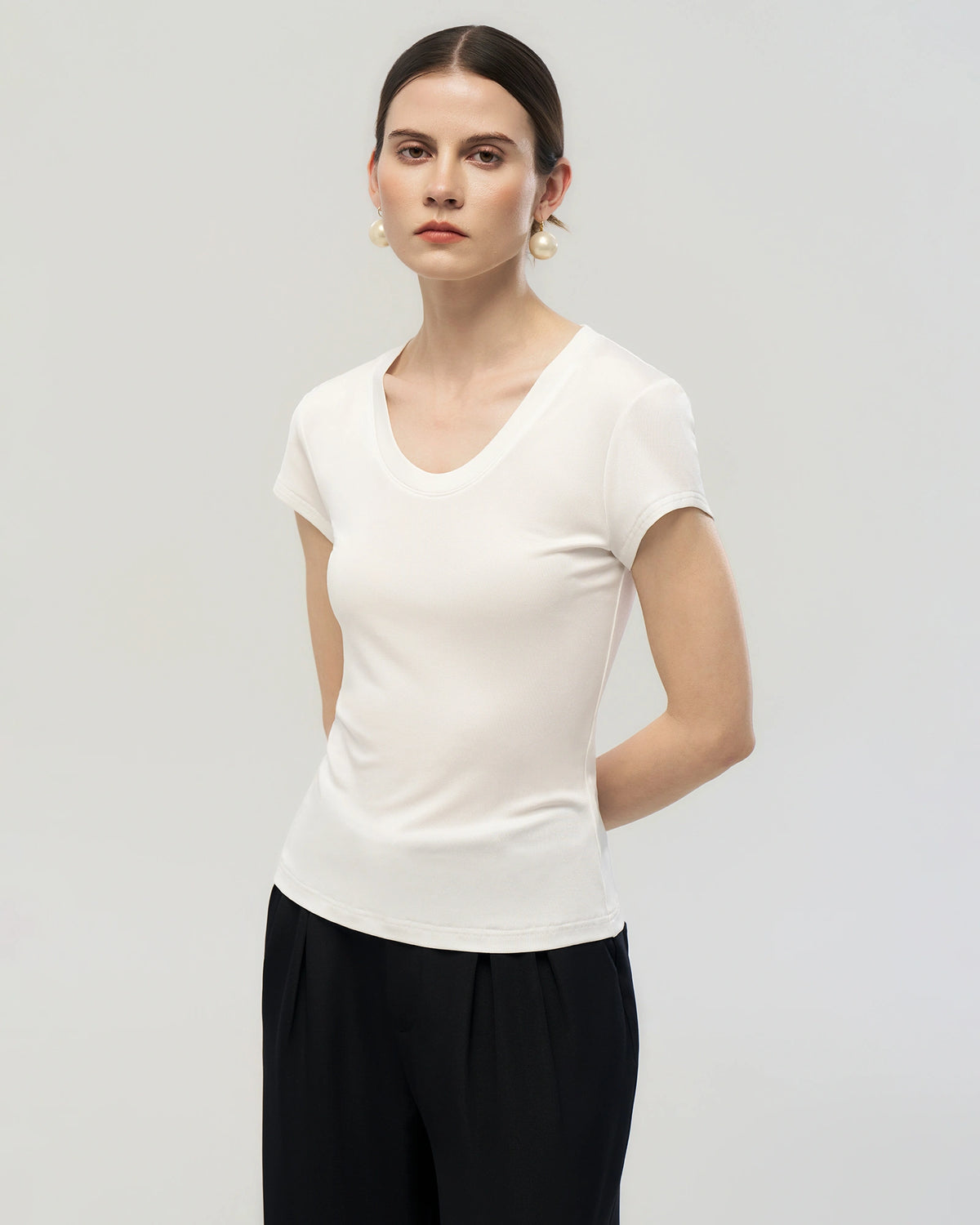 T-shirt en jersey de soie lavable col dégagé ajusté