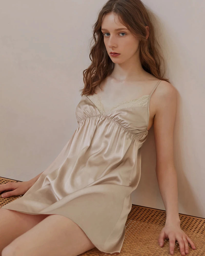 Nuisette lavable en soie ornée de dentelle