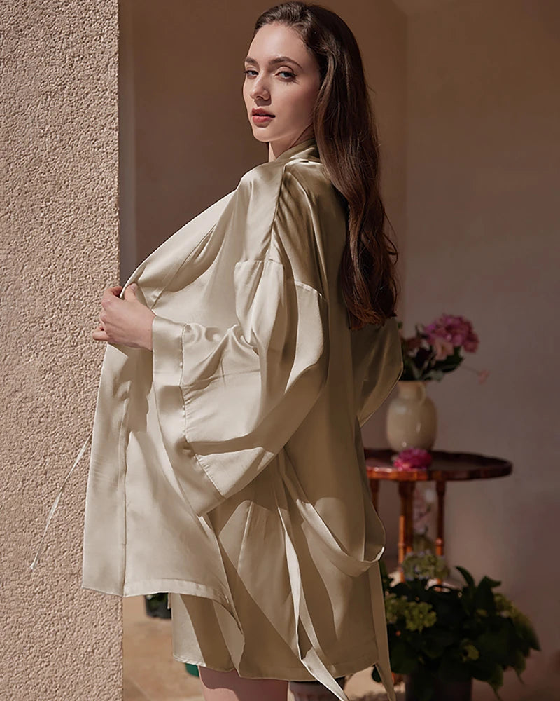Robe de chambre courte en soie lavable