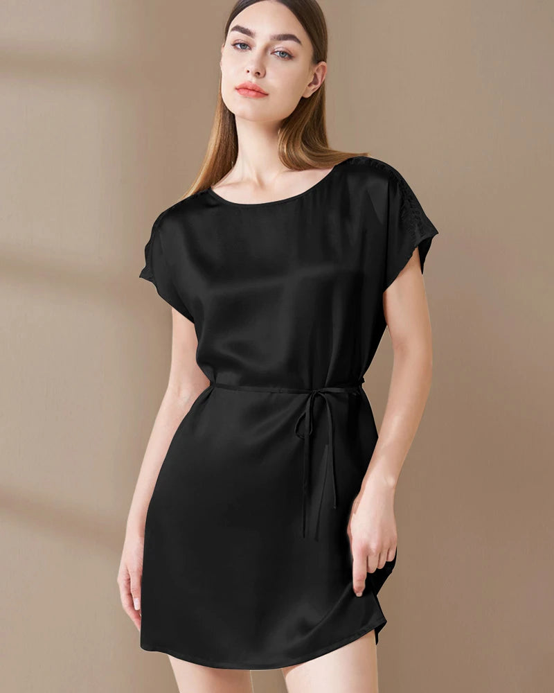Robe de nuit en soie lavable ornée de dentelle