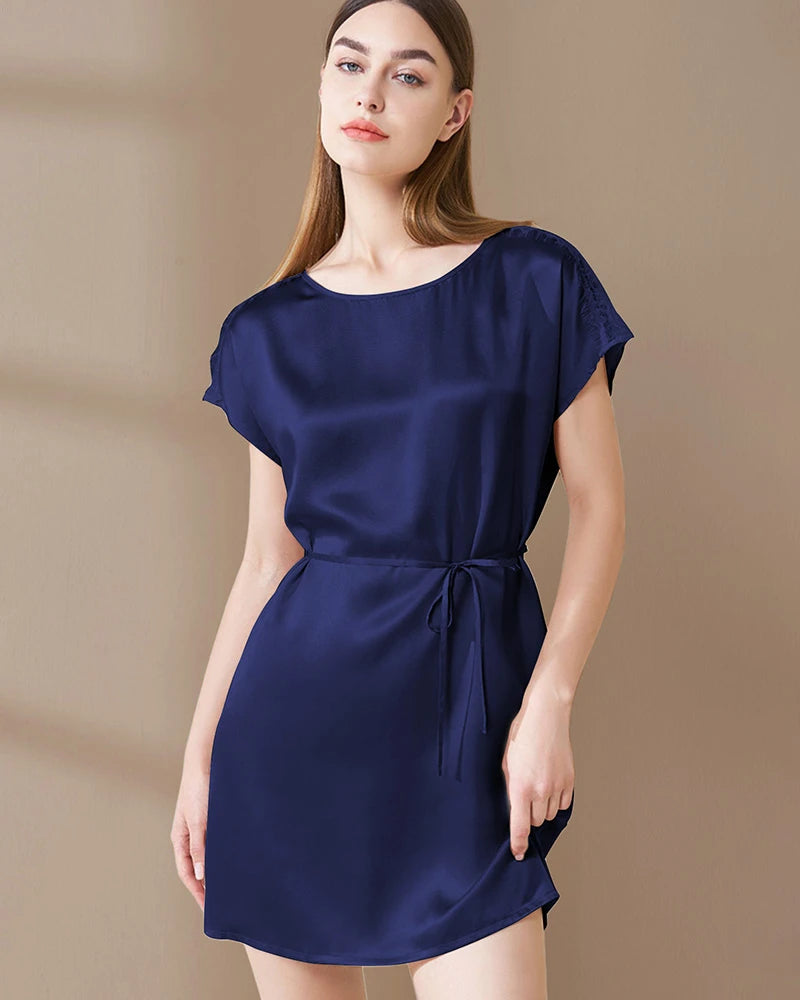 Robe de nuit en soie lavable ornée de dentelle