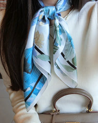 Foulard en soie à imprimé lys aquarelle