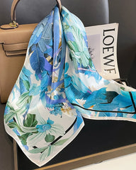 Foulard en soie à imprimé lys aquarelle