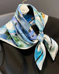 Foulard en soie à imprimé lys aquarelle