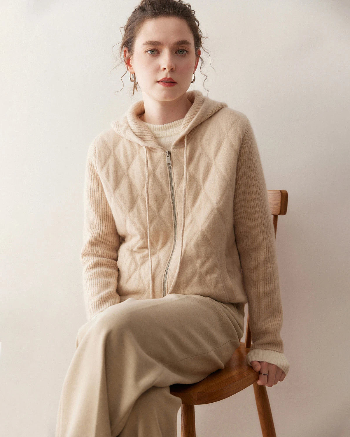 Gilet en cachemire à capuche zippé pour femme