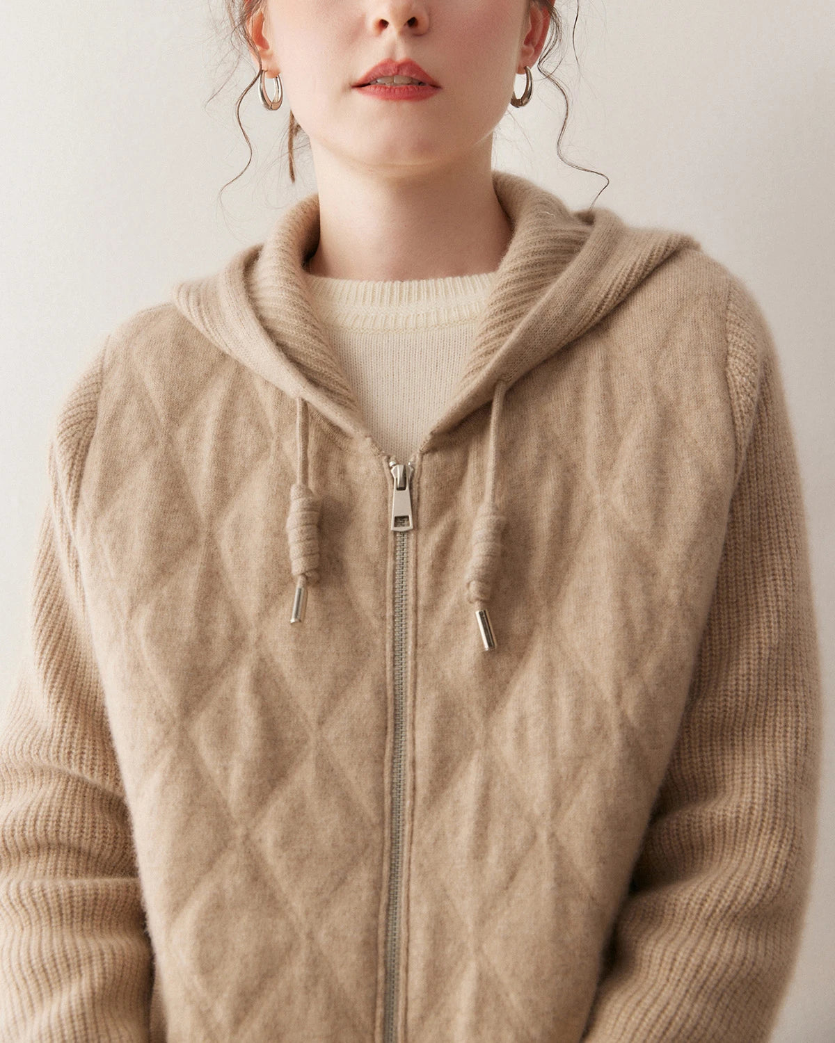 Gilet en cachemire à capuche zippé pour femme
