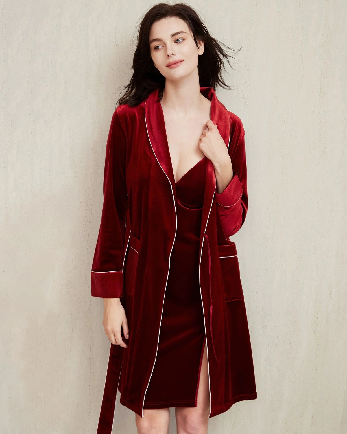Peignoir en velours longueur genou femme