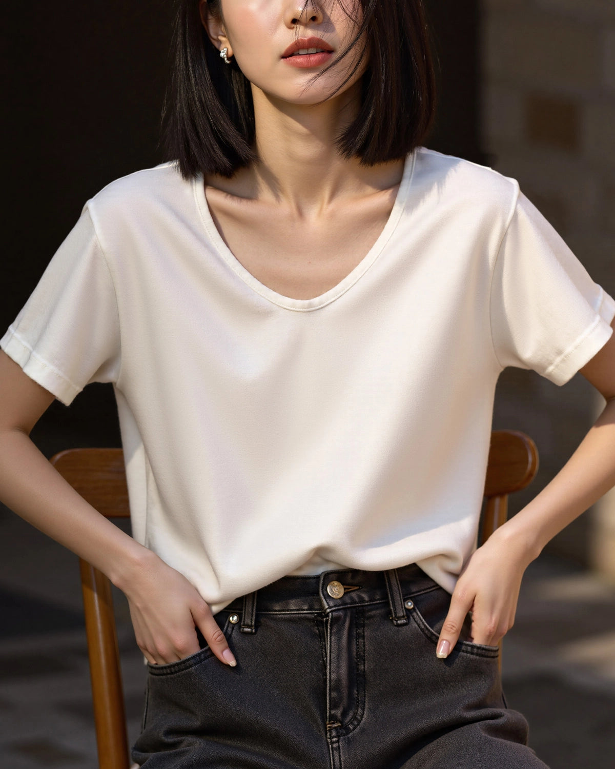 T-shirt col V en soie – Femme