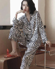 Pyjama en soie à imprimé zèbre