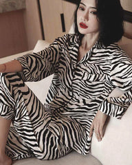 Pyjama en soie à imprimé zèbre