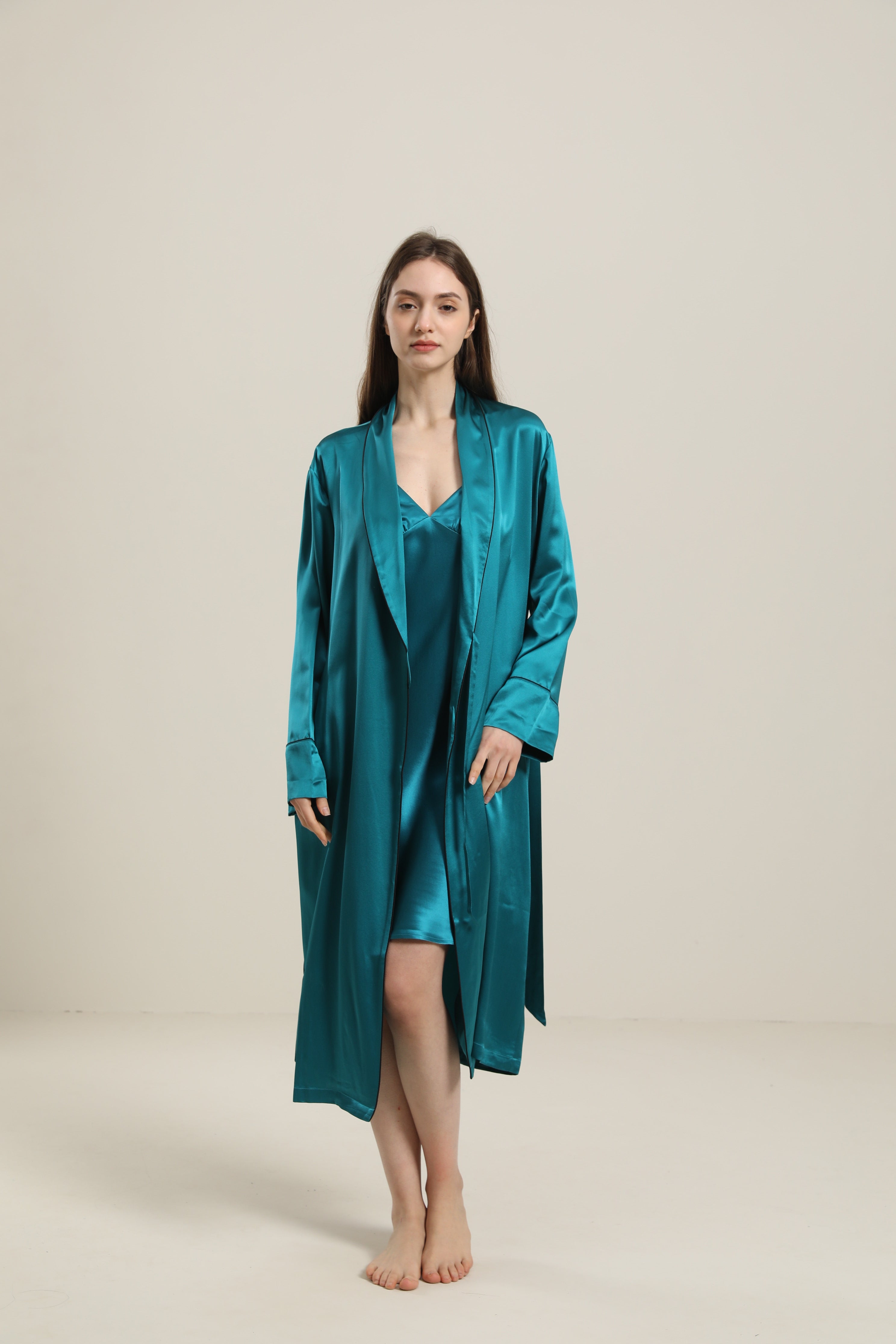 Robe en Soie Longue à Bord Contrasté de 22 Momme