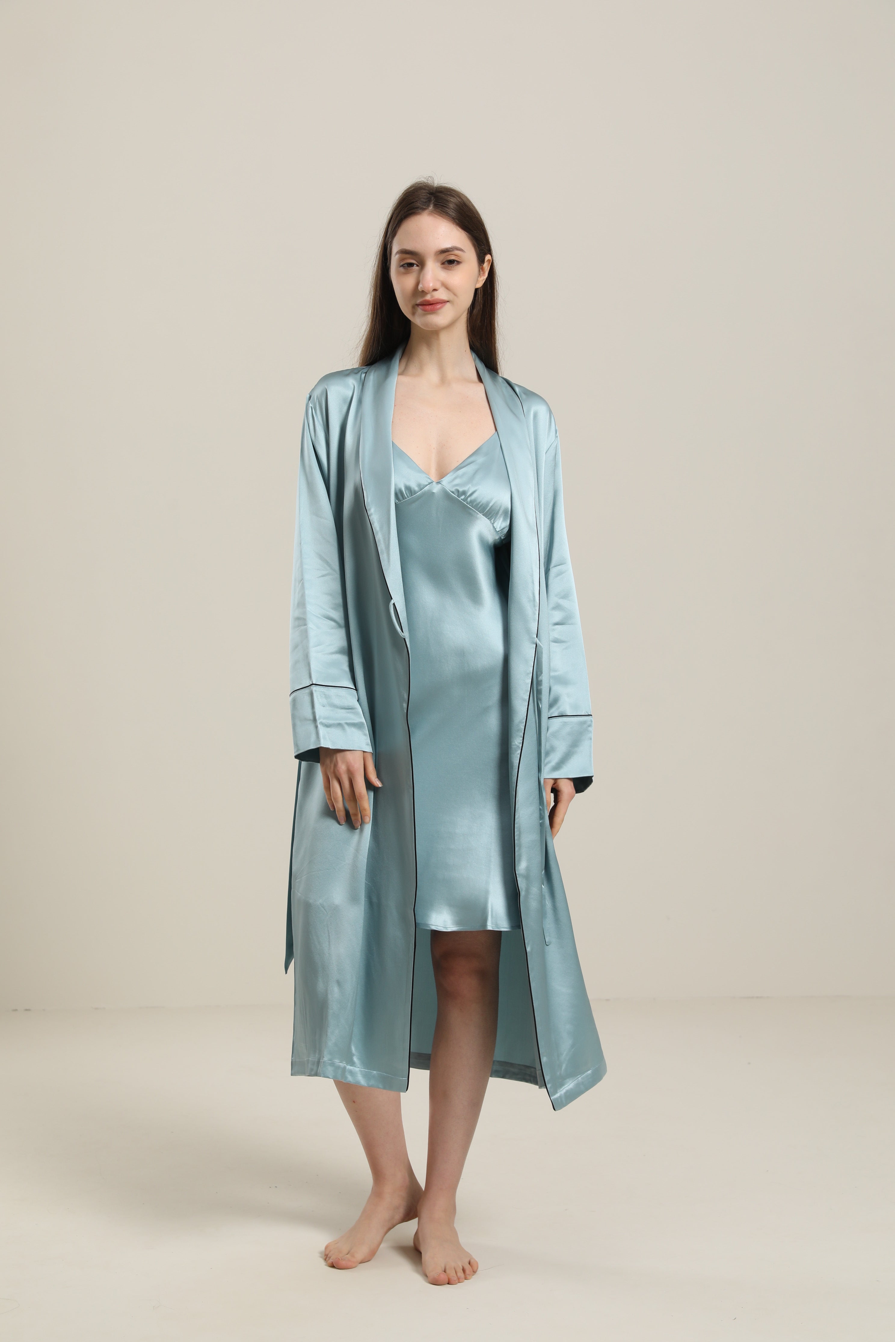 Robe en Soie Longue à Bord Contrasté de 22 Momme