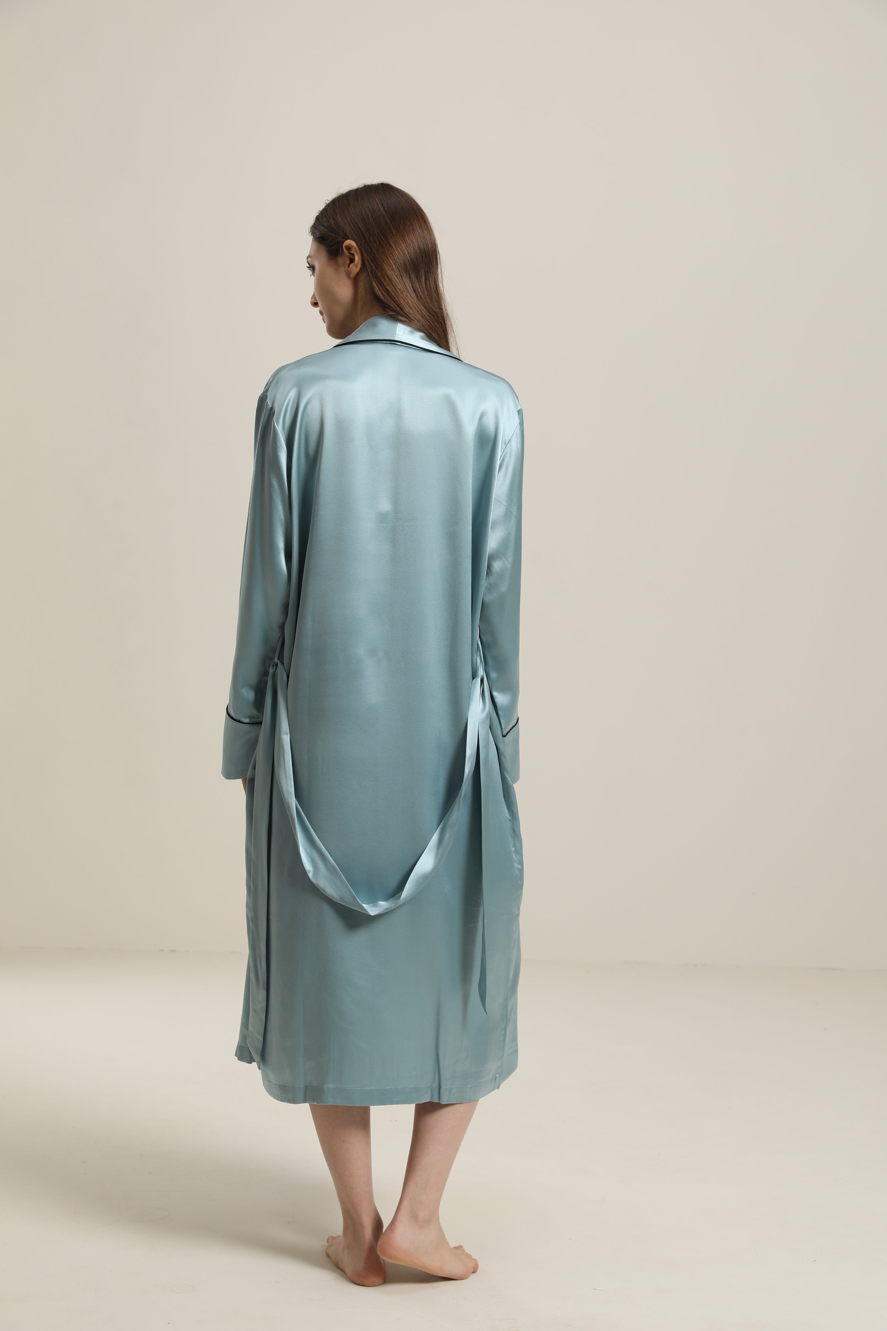 Robe en Soie Longue à Bord Contrasté de 22 Momme