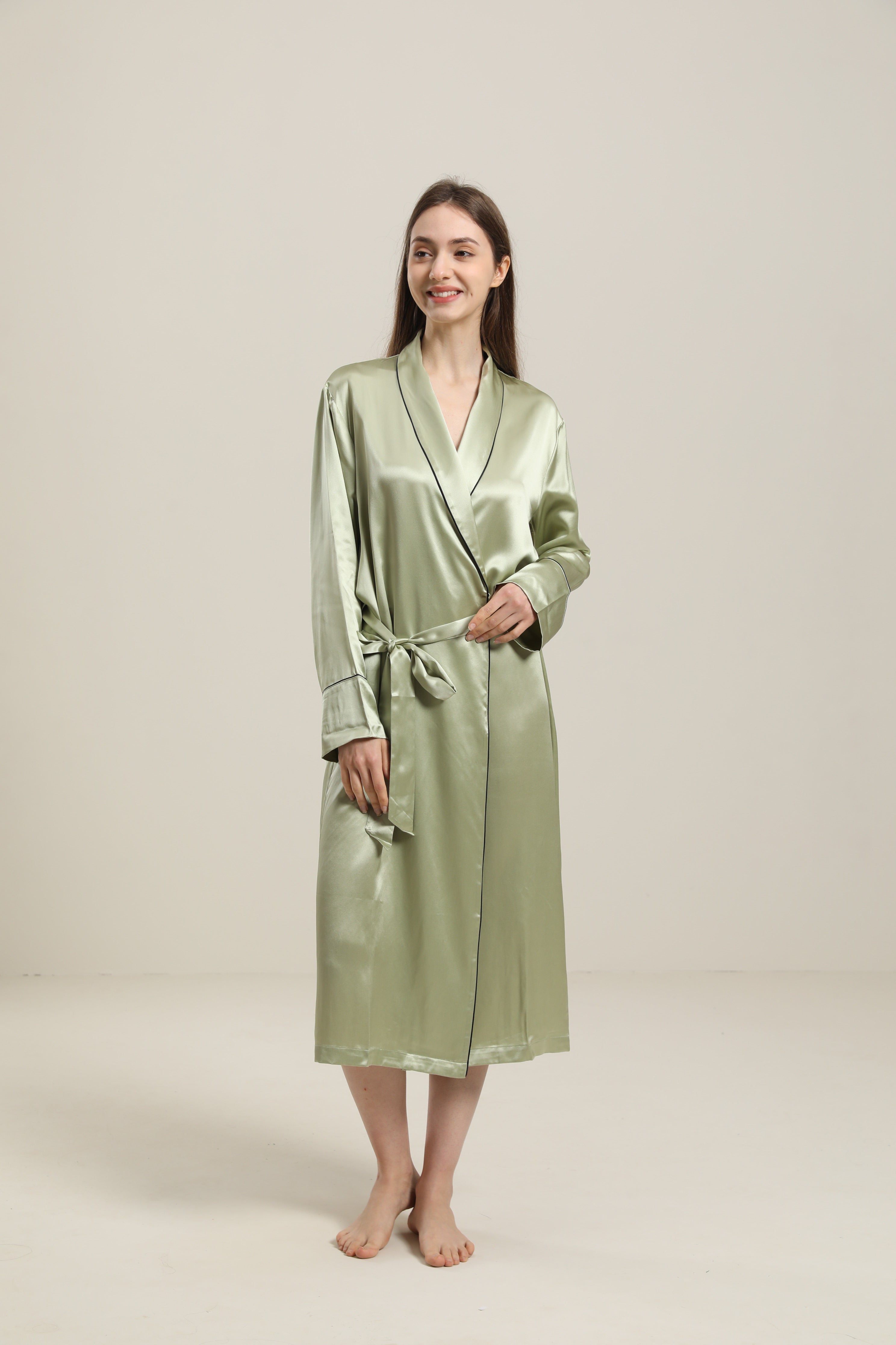 Robe en Soie Longue à Bord Contrasté de 22 Momme